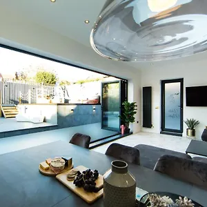 https://rounton-villa-by-maison-parfaite.yorkshirehotels.net